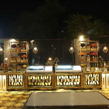Executive Club Hotel Bareilly Bagian luar foto