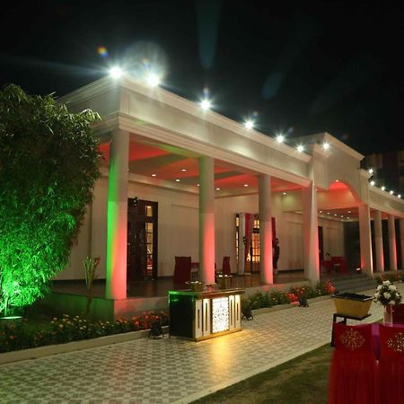 Executive Club Hotel Bareilly Bagian luar foto