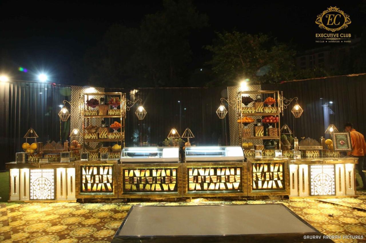 Executive Club Hotel Bareilly Bagian luar foto