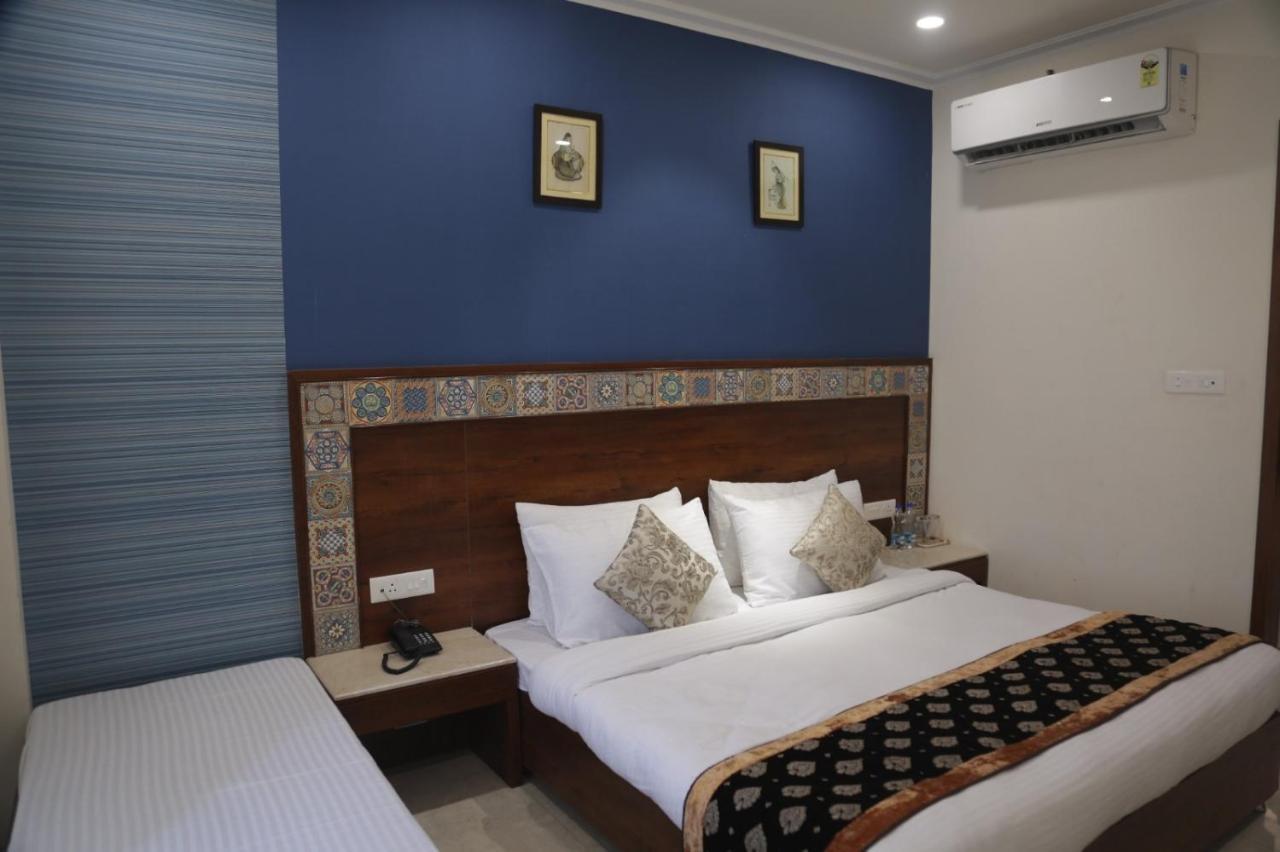 Executive Club Hotel Bareilly Bagian luar foto