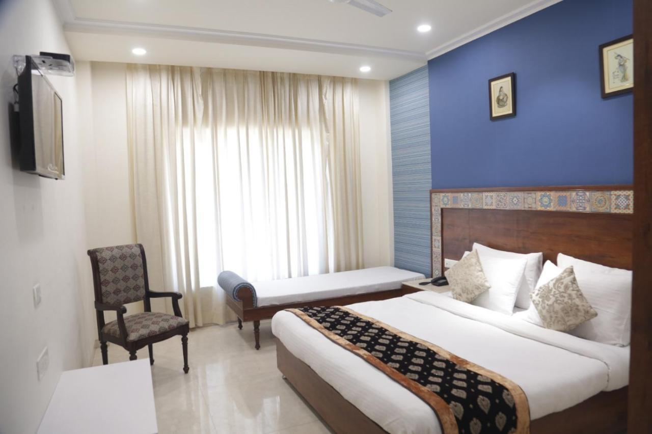 Executive Club Hotel Bareilly Bagian luar foto