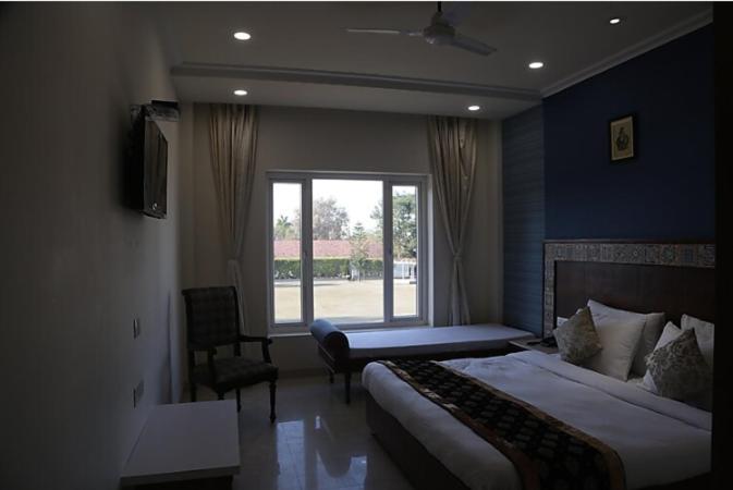 Executive Club Hotel Bareilly Bagian luar foto